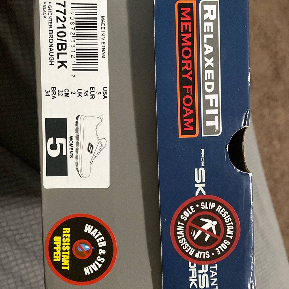Black non slip sketchers